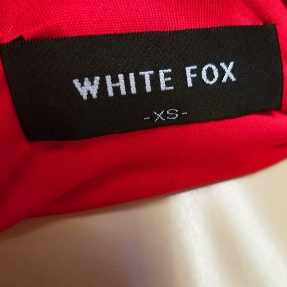 White Fox Boutique Day By Day Maxi Dress in Cherry Red XS Slit Ruffle Plunge Tie - Picture 9 of 11